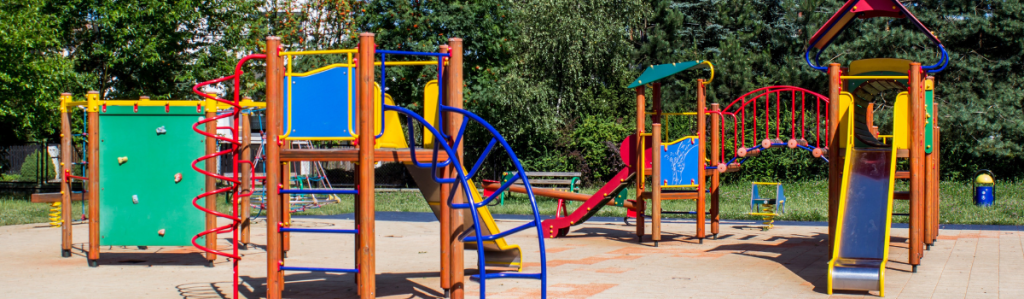 Fabrication d'équipements d'aires de jeux conformes aux normes de sécurité